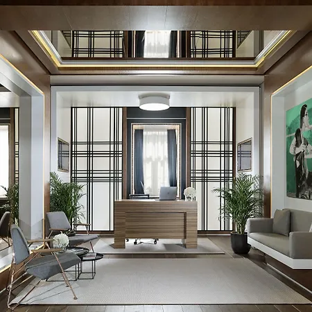 Dominic Smart & Luxury - Parliament 4*