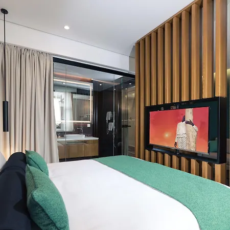 Dominic Smart & Luxury - Parliament Belgrad