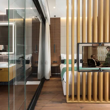 Dominic Smart & Luxury - Parliament Belgrad