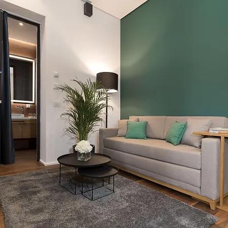 Dominic Smart & Luxury - Parliament 4*