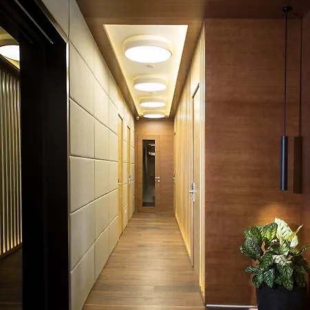 Dominic Smart & Luxury - Parliament Belgrad