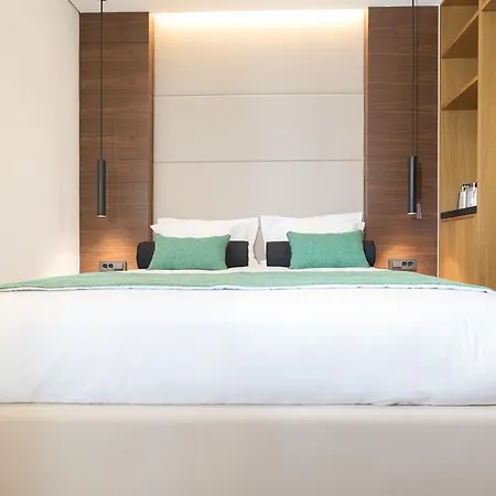 Dominic Smart & Luxury - Parliament Belgrad