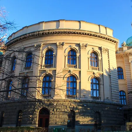 Dominic Smart & Luxury - Parliament Belgrad